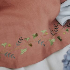 broderie feuilles détail