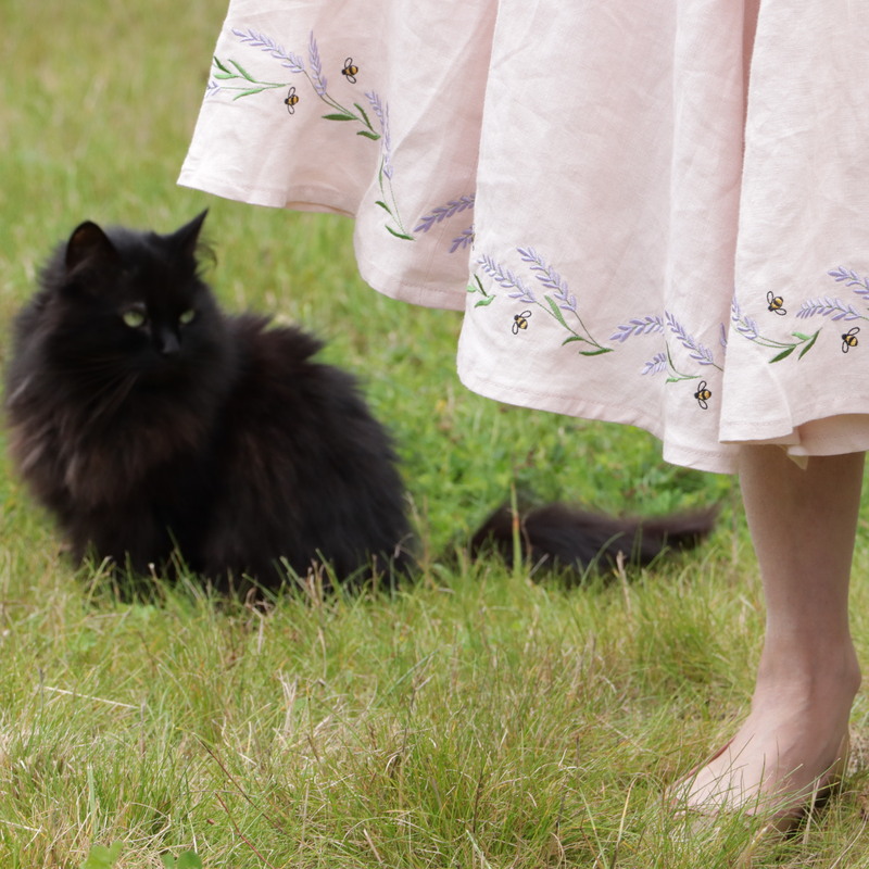 broderie lavande et chat