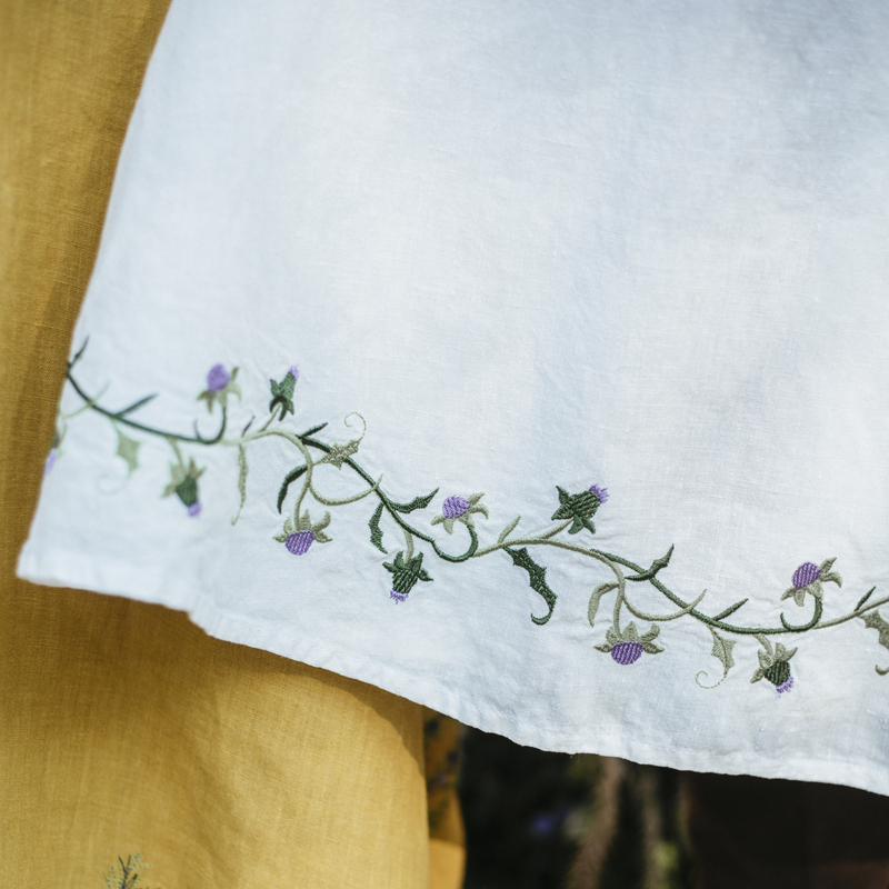 details broderies chardons